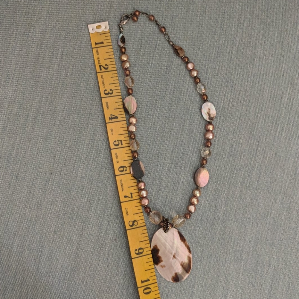 3/$25 Mother of Pearl shell and bead necklace - Picture 9 of 11